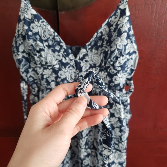 (NWOT) Adjustable Spaghetti Straps Blue White Floral Midi Sun Dress -Siz… - Picture 3 of 9